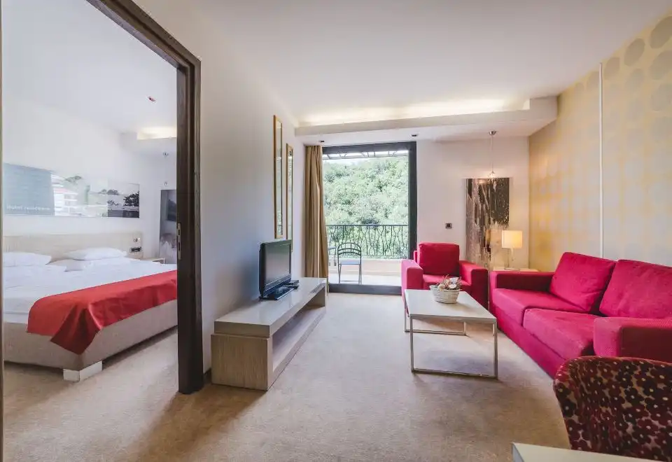 Apartment With Mountain View