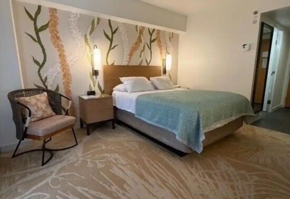 Standard Room, 1 Queen Bed (Kona Tower Run Of House)