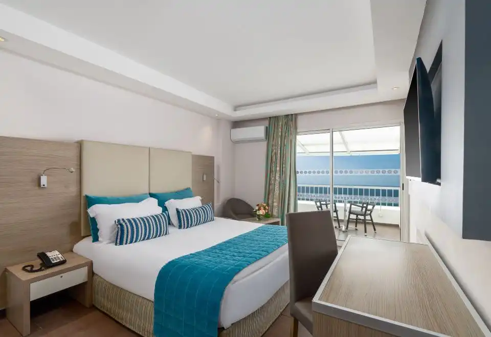 Standard Double Room With Partial Ocean View