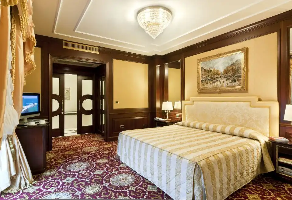 Senior Suite with Lake View