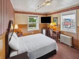Historic Queen Room With Shared Bathroom, No Elevator