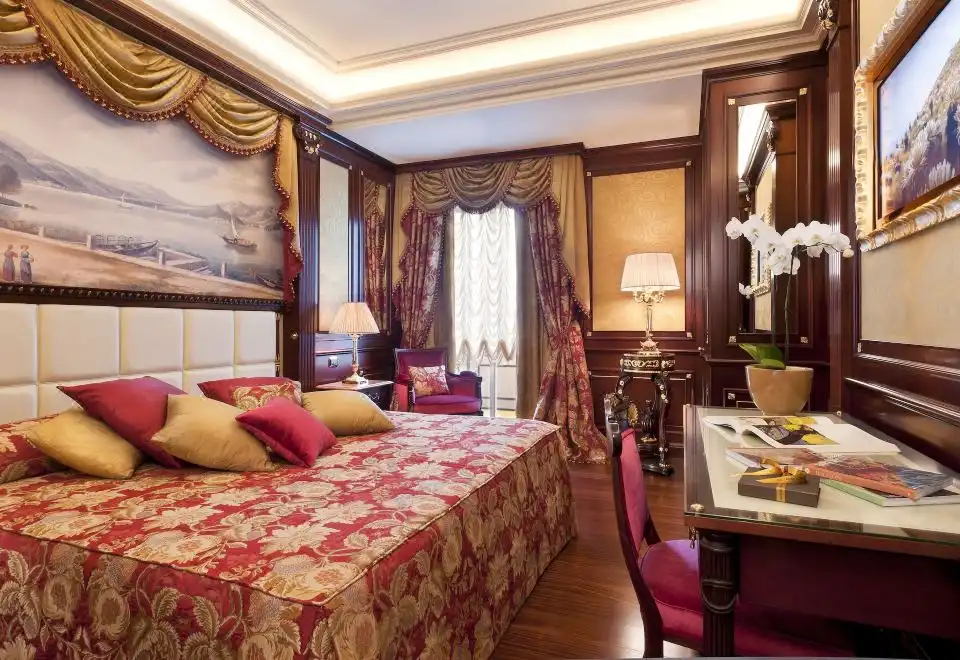 Suite, Lake View (Maxi)