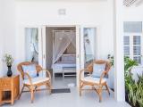 One Bedroom Beachfront Pool Access