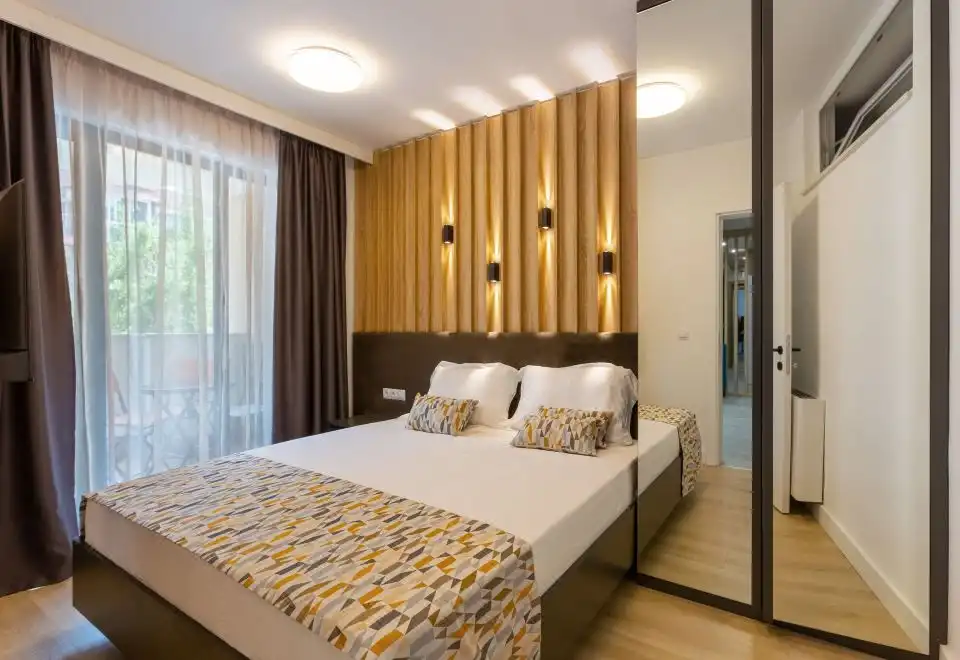 Deluxe Two-Bedroom Apartment With City View