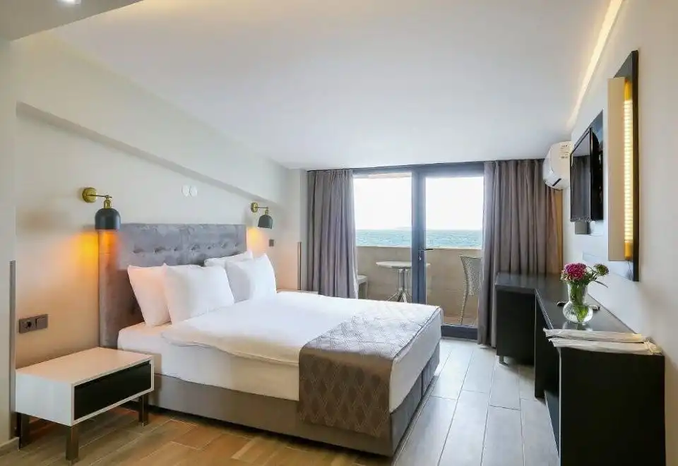 Family Quadruple Room With Mountain View