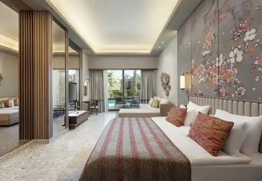 Superior Swim Up Room