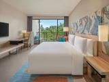 Deluxe Guest room, 1 King, Garden view, Balcony