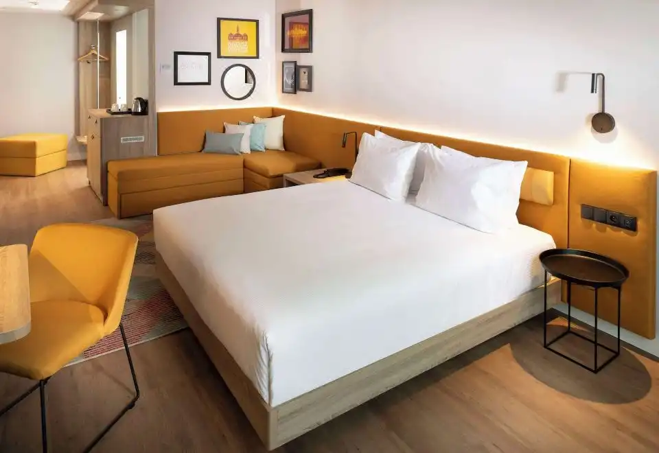 Connecting Queen Family Room