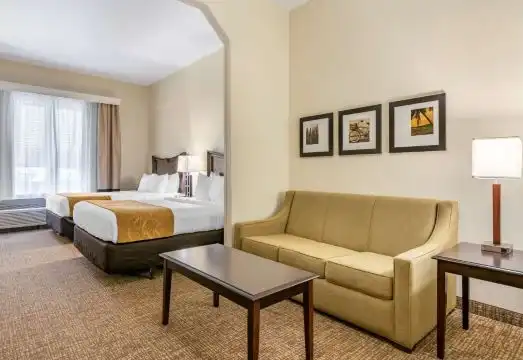 Suite, 2 Queen Beds, Accessible (Accessible Tub)