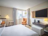 Deluxe Queen Room With Garden View