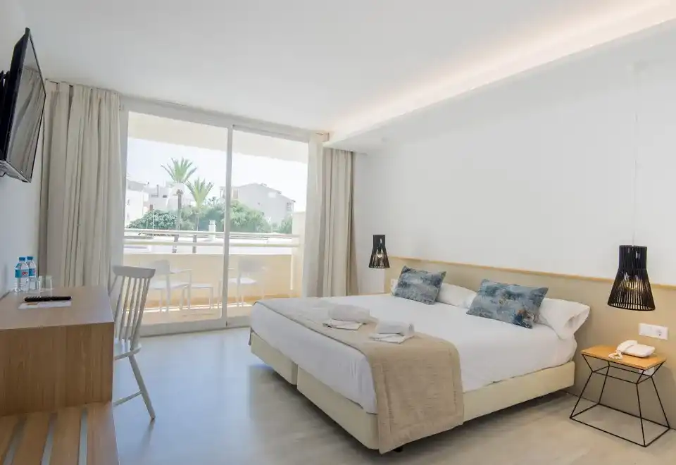 Suite (2 Adults + 2 Children)