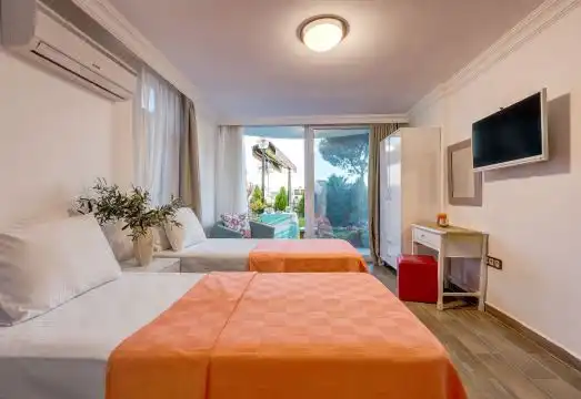 Standard Twin Room with Garden View