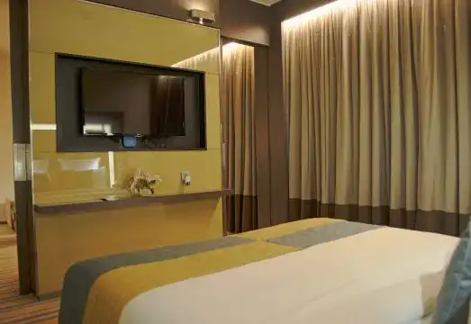 Suite, Premier Lounge Access, Airport Transfers, Laundry, 15 Pct Off On Food & Soft Beverage