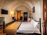 Deluxe Cave Room