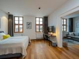 Luxury Apartment with Queen Bed and Kitchen