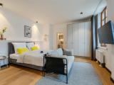 Medium Apartment with Queen Bed and Kitchen