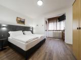 2 Queens 1 Single, Non-Smoking, Family Room, Deluxe Room, Balcony, Mountain View, Convertible Into Two Twin Beds