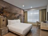 2 Bedroom Suite, Bedroom 1: 1 King, Bedroom 2: 1 Queen