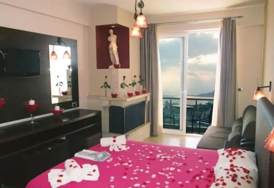 Junior Queen Suite with Sea View