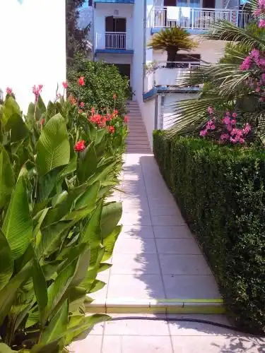 Studio Apartment With Garden View