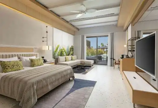 Lagoon Beach Swim-up