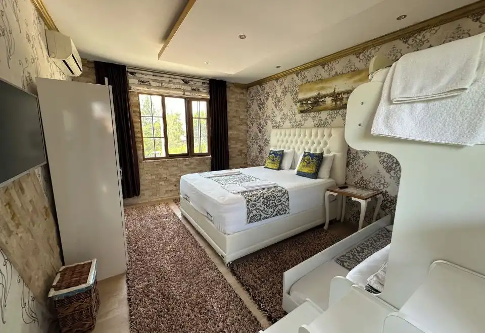 Deluxe Quadruple Room, Mixed Dorm