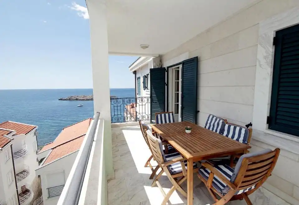 Apartment With Terrace And Sea View