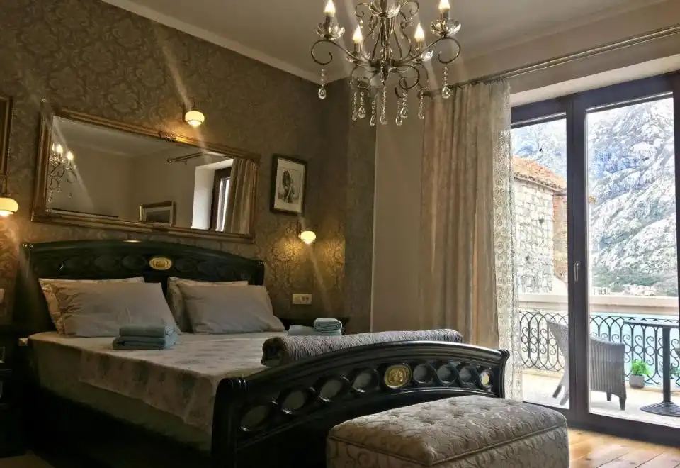 Deluxe Double Room with Balcony and Sea View