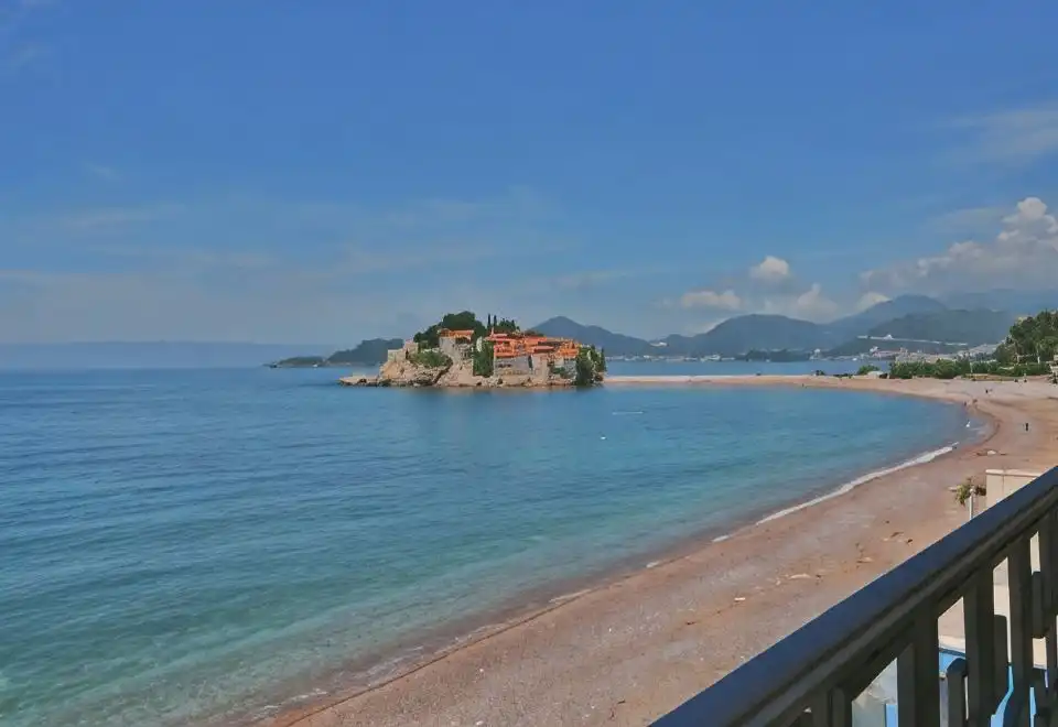 Luxury Four-Bedroom Apartment