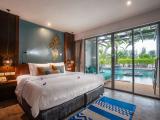 Deluxe Suite with Pool Access