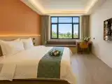 Premium King Room|High-Rise City View+TV Screen Mirroring