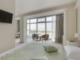 Studio Room With 1 Double Bed White