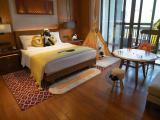 SHAUN THE SHEEP Happy Holiday Themed Hotel Rooms King Bed