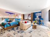 Elegant Family Friendly Room
