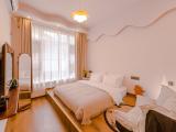 Warm Big Bed Room