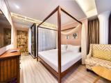 Comfy Queen Room