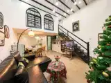 Golden Autumn | Retro-style Three-bedroom Loft Family Room With Courtyard.