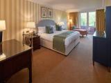 Luxury Two Bedrooms Apartment with Park View