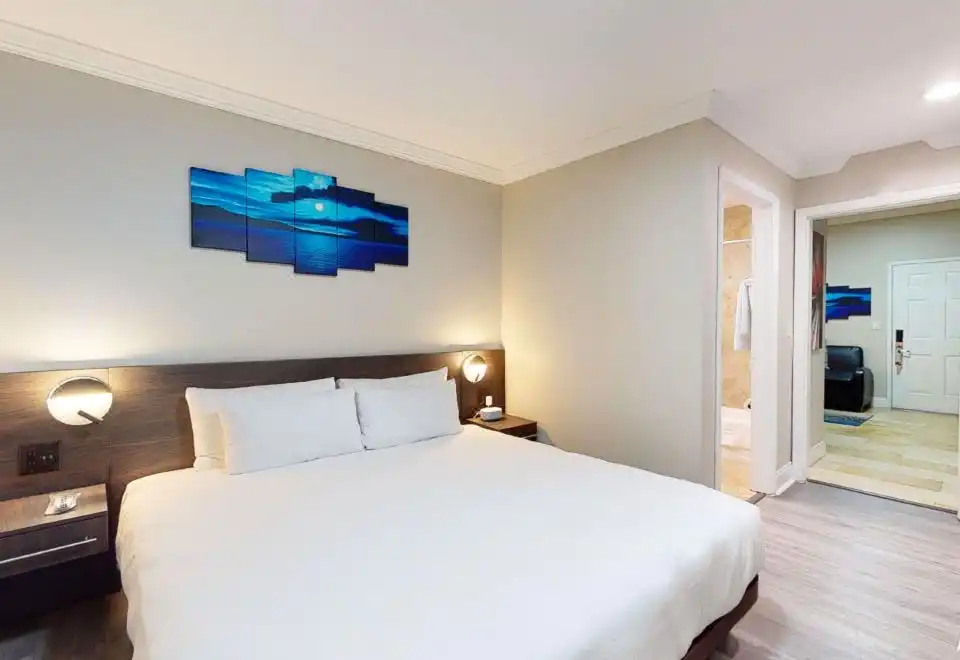 One Bedroom Executive Suite with Kitchen