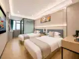 Enjoyment Large Screen Projection Twin Room (100-Inch Screen, VIP Viewing, Zero Pressure Mattress)