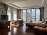 Lan Shesea view king-size bed