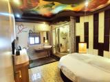 Fashionable Budget Room (Roundbed)