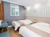 Budget Twin Room - Hotel Provides Self-Service Laundry
