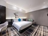 Queen Bed Room