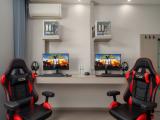 Queen Room With E-sports