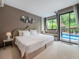 Deluxe King Room With Pool Access