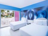 Trendy Room With Garden View