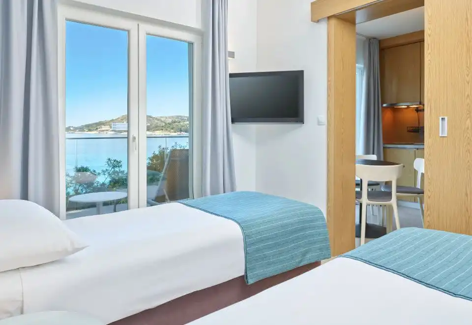 Standard Sea View Apartment For 4 Persons