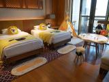 SHAUN THE SHEEP Happy Holiday Themed Hotel Rooms Twin Beds