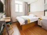 Hotel Room (Queen bed)